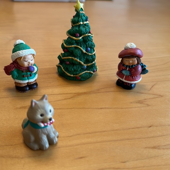 Merry Miniatures by Hallmark lot. Christmas. Mint condition. - Picture 3 of 5